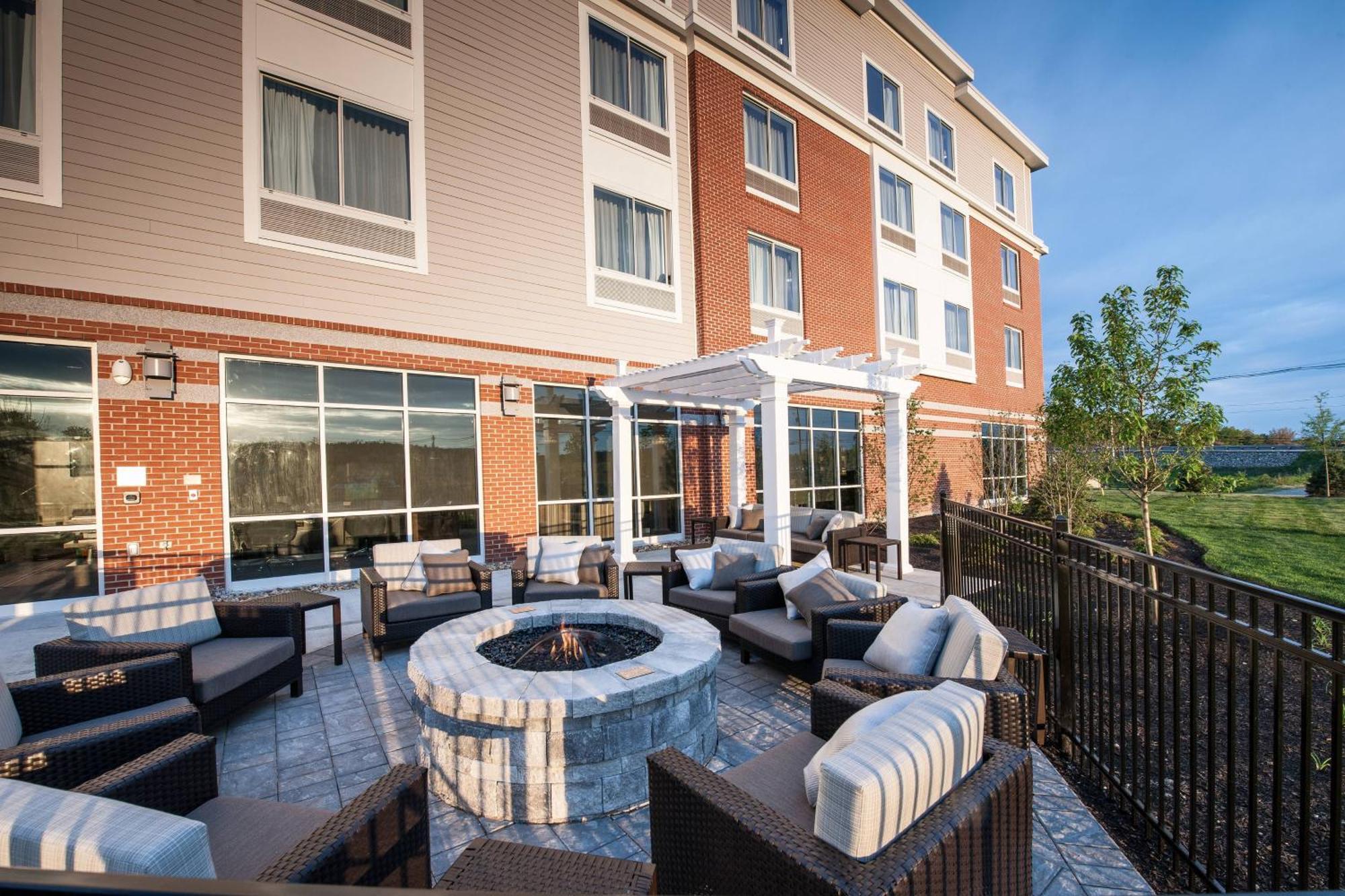 Courtyard By Marriott Boston Littleton Ξενοδοχείο Εξωτερικό φωτογραφία