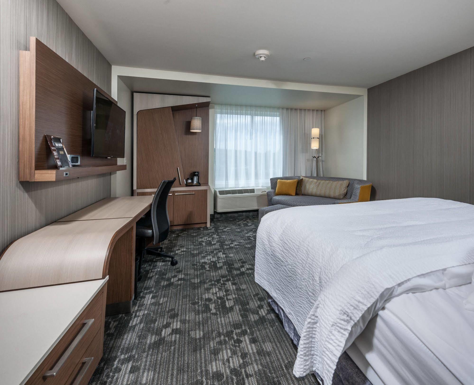 Courtyard By Marriott Boston Littleton Ξενοδοχείο Εξωτερικό φωτογραφία