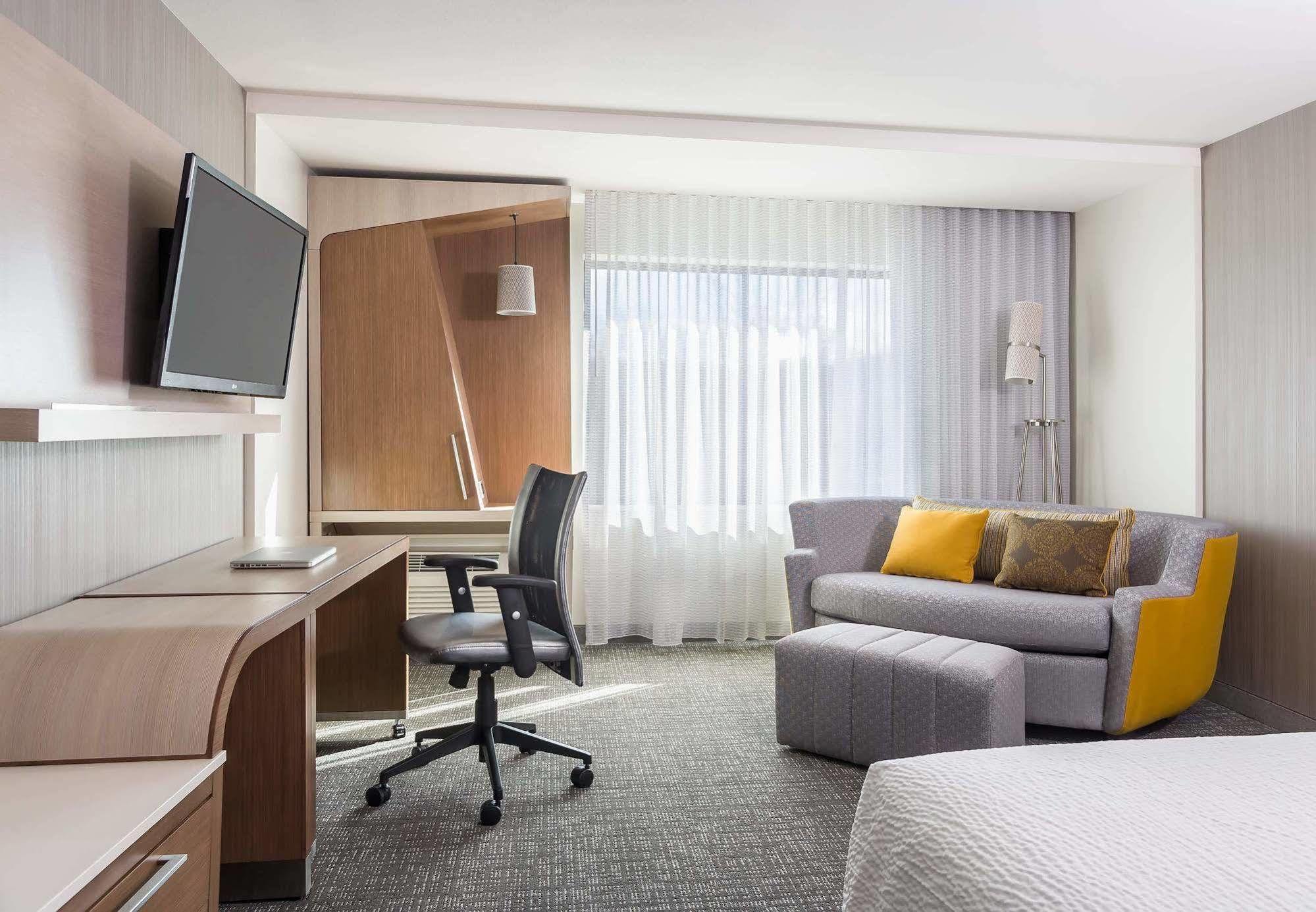 Courtyard By Marriott Boston Littleton Ξενοδοχείο Εξωτερικό φωτογραφία